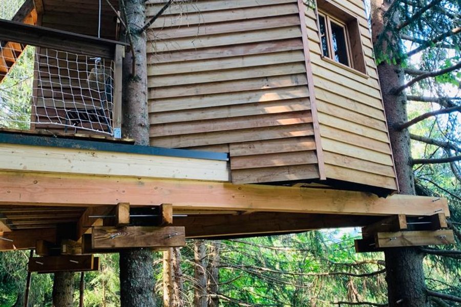 Cabane dans les arbres 73260 LES AVANCHERS VALMOREL Cabane dans les arbres 73260 LES AVANCHERS VALMOREL