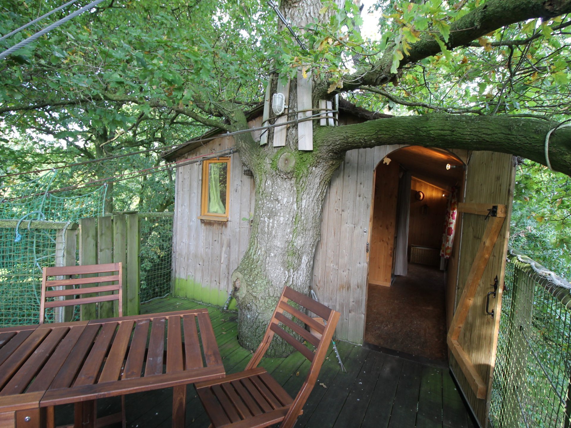 Cabane dans les arbres Cabane Reposoir Cabane dans les arbres Cabane Reposoir