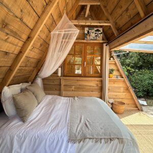 Cabane Tipi en bois avec petit-déjeuner et accès piscine