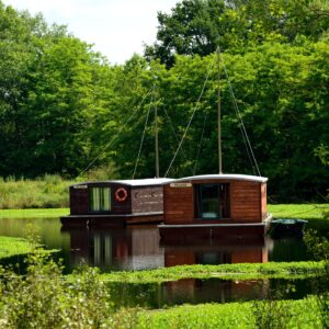Cabane sur l'eau Toue Cabanée   et  SPA