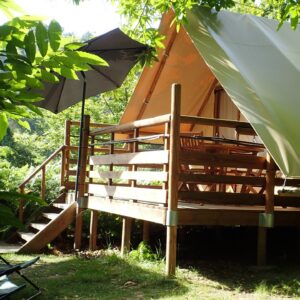 Cabane sur pilotis Cabane toilée sur pilotis