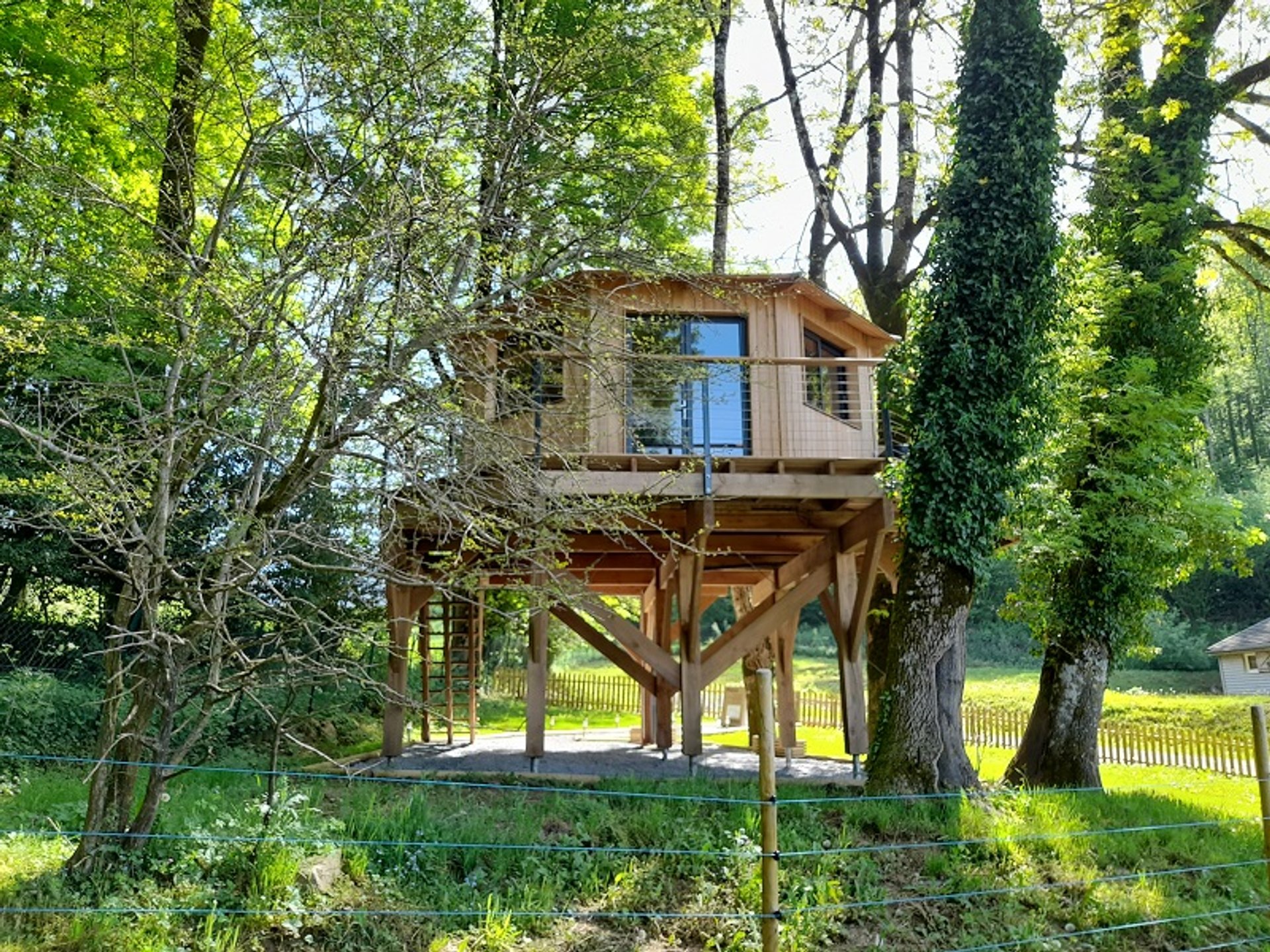Cabane sur pilotis La Cabane Aux Tourterelles Cabane sur pilotis La Cabane Aux Tourterelles