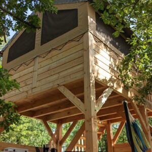 Cabane sur pilotis Cabane sur pilotis avec piscine et vue