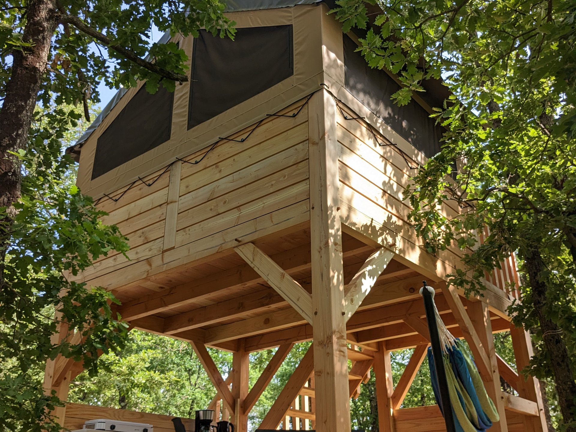 Cabane sur pilotis Cabane sur pilotis avec piscine et vue Cabane sur pilotis Cabane sur pilotis avec piscine et vue