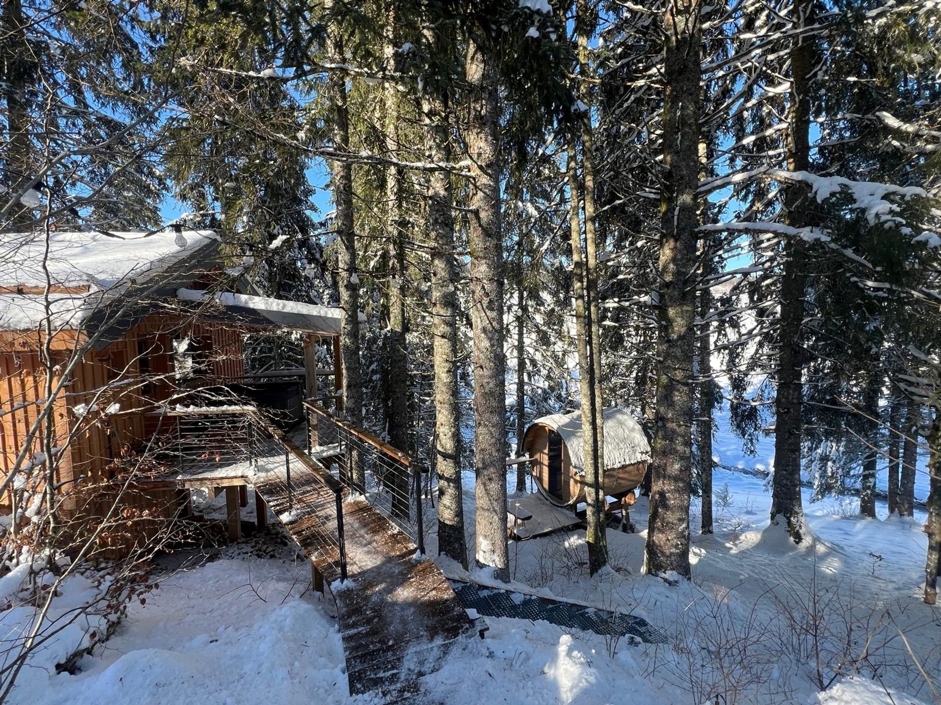 Cabane sur pilotis Cabane La Bois du four et Spa et Sauna Cabane sur pilotis Cabane La Bois du four et Spa et Sauna