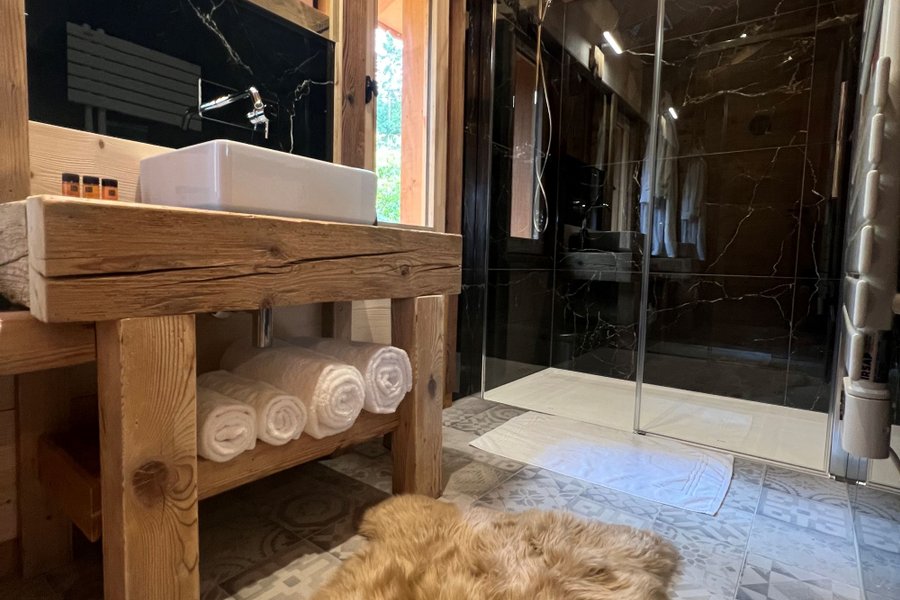 Cabane sur pilotis Les Écrins du Val de Mouthe Cabane sur pilotis Les Écrins du Val de Mouthe