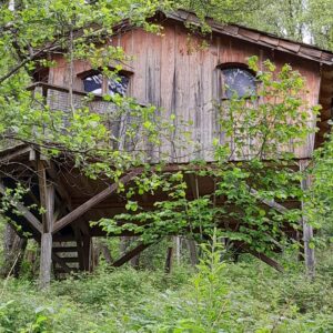 Cabane sur pilotis la Cabane le Refuge du Trappeur