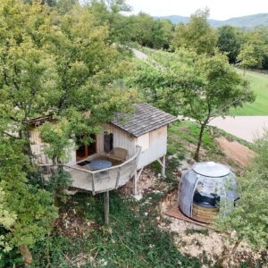 Cabane sur pilotis La Sapinière  et  SPA partagé