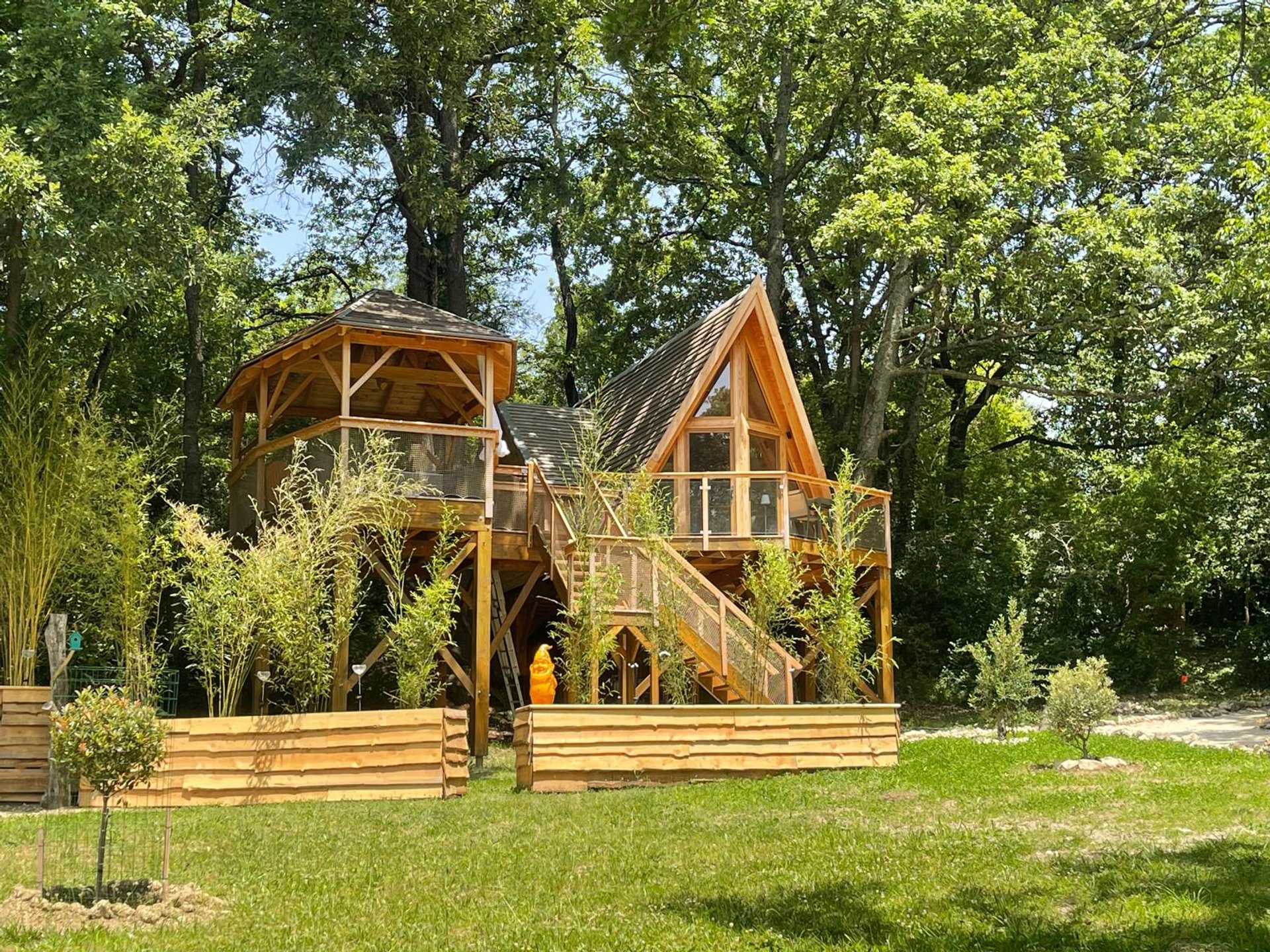 Cabane sur pilotis Cabane perchée BLOOMA et Spa Cabane sur pilotis Cabane perchée BLOOMA et Spa