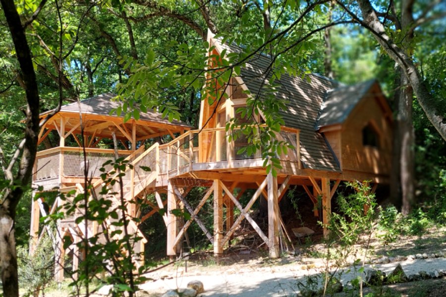 Cabane sur pilotis Les Cottages de Sarrant Cabane sur pilotis Les Cottages de Sarrant