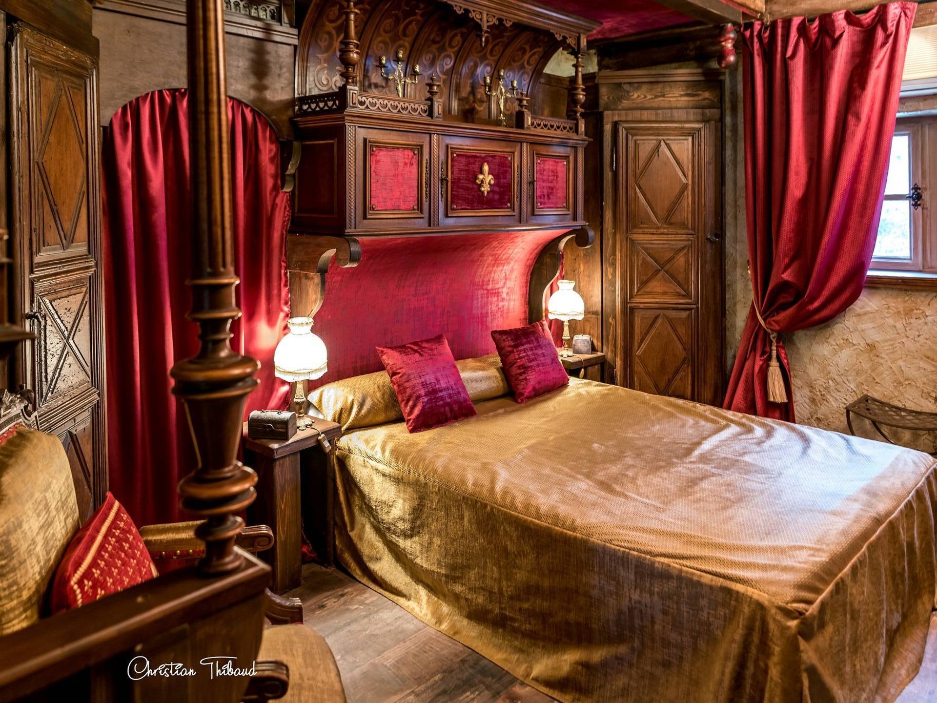 Chambre à thème Suite Médiévale Chambre à thème Suite Médiévale