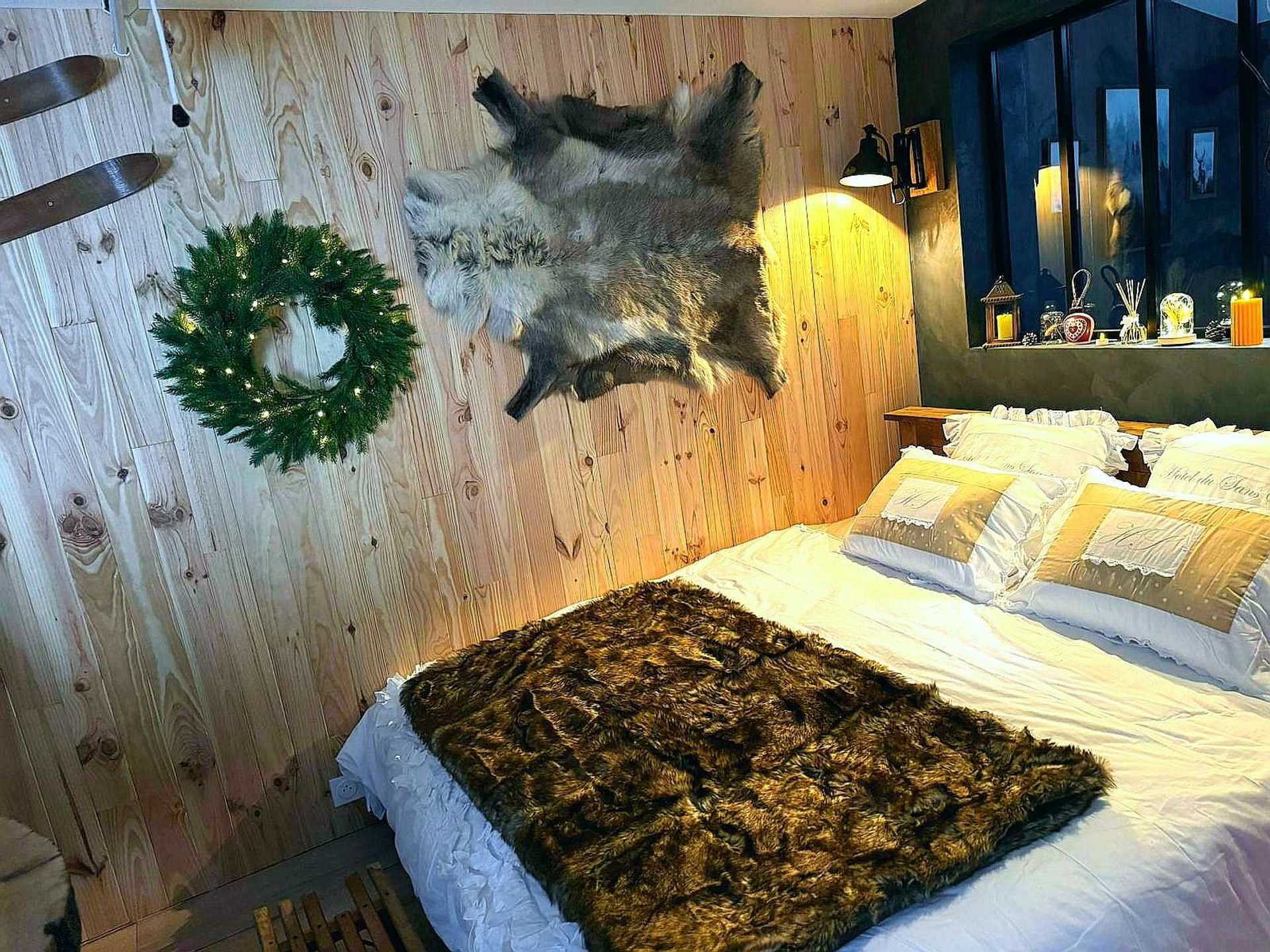 Chambre à thème Chalet Romantique Spa et Ciné Privé / 10 min centre Chambre à thème Chalet Romantique Spa et Ciné Privé / 10 min centre