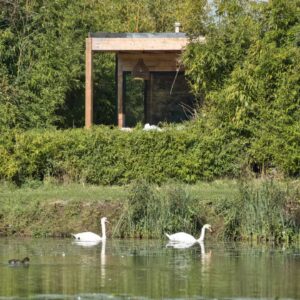 Ecolodge Lodge haut de gamme  et  bain nordique privatif au bord du Canal de Briare à 1h15 de Paris
