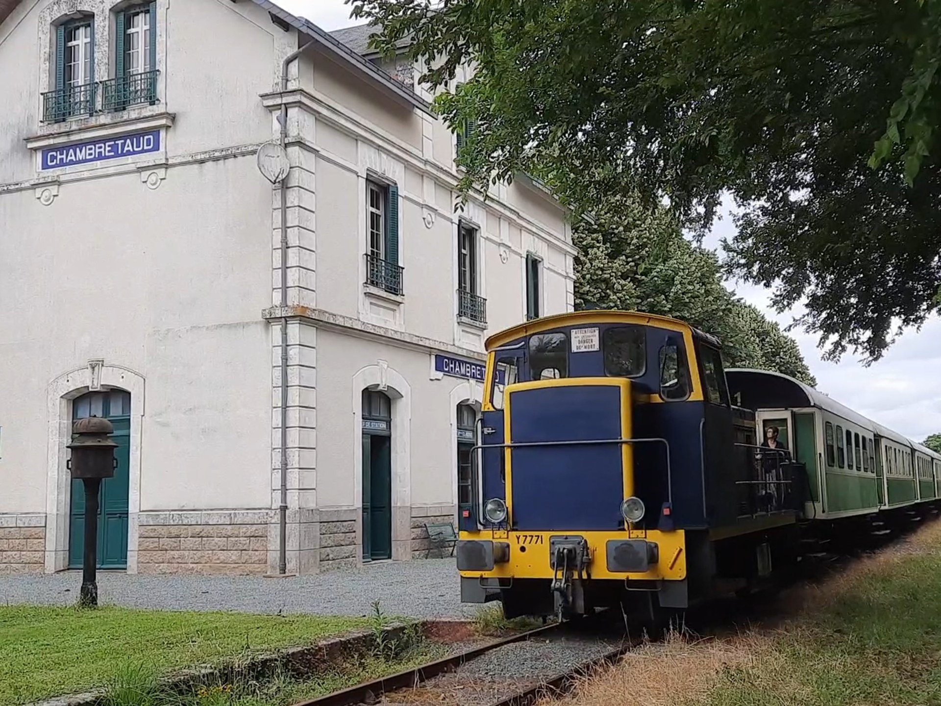 Inclassable LA GARE DE CHAMBRETAUD - 7 chambres Inclassable LA GARE DE CHAMBRETAUD - 7 chambres