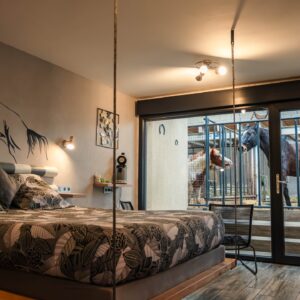 Lodge 2 - 4 pers. terrasse avec  des chevaux à votre chevet